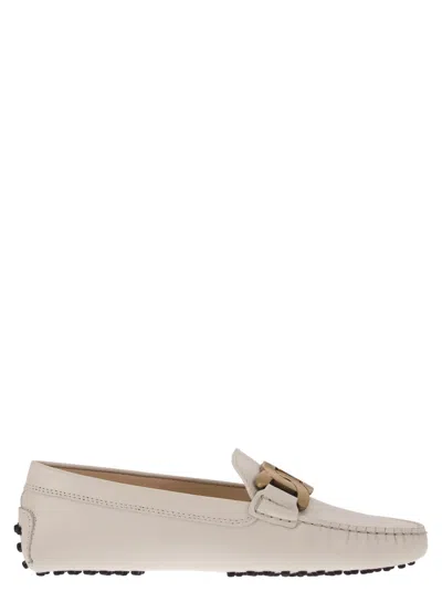 Tod's Moccasin With Metal Chain In Ivory