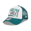 NEW ERA NEW ERA WHITE/MIDNIGHT GREEN PHILADELPHIA EAGLES STACKED A-FRAME TRUCKER 9FORTY ADJUSTABLE HAT