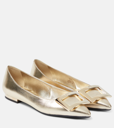 Roger Vivier Gommettine Metallic Leather Ballet Flats In Gold