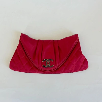 Pre-owned Chanel Red Quilted Satin Half Moon Clutch