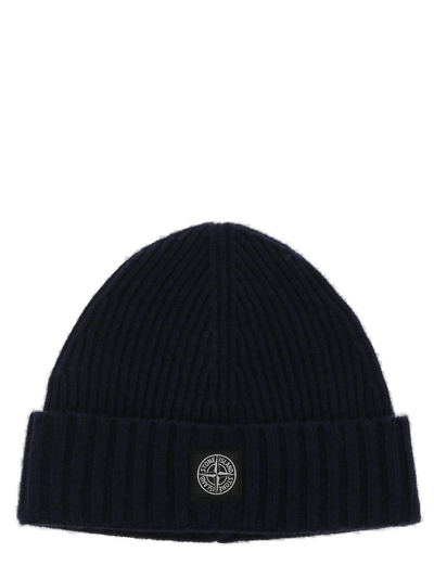 Stone Island Junior Logo Patch Knitted Beanie In Blue