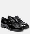 Prada Logo Patent Leather Loafers In Schwarz