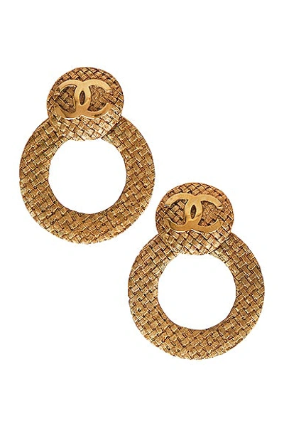 Pre-owned Chanel Cc Clip-on Earrings In Gold