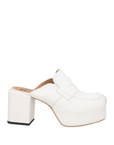 Moma Woman Mules & Clogs White Size 6 Leather