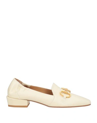 Pomme D'or Woman Loafers Ivory Size 7.5 Soft Leather In White