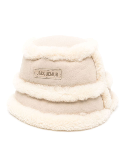 Jacquemus Logo-patch Shearling Bucket Hat In Neutrals