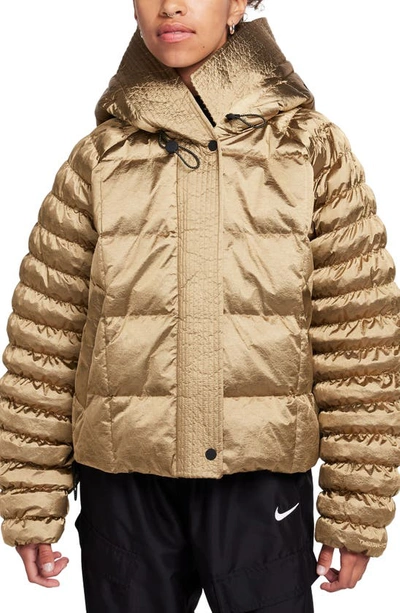 Nike Women's  Sportswear Swoosh Puffer Shine Primaloftâ® Therma-fit Oversized Hooded Jacket In Brown