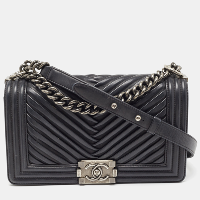 Pre-owned Chanel Black Chevron Pleated Leather Medium Boy Flap Bag