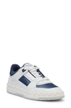 Valentino Rockstud Low-top Sneakers In Fc6 - Bianco/ Worker