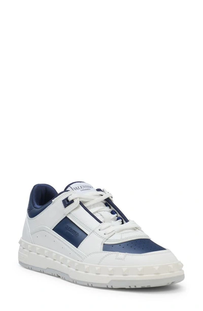 Valentino Garavani Rockstud Low Top Sneaker In White
