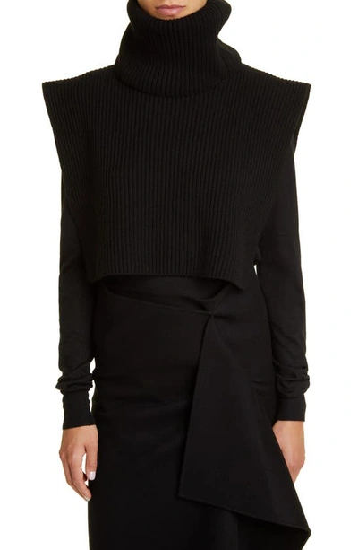 The Row Eppie Strong Shoulder Cashmere Turtleneck Jumper In Black