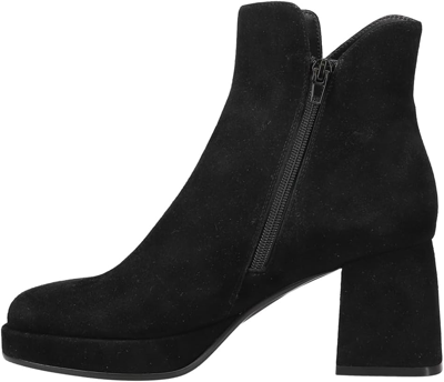 Pre-owned Vaneli Women's Valse In Black Suede