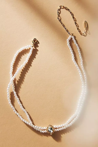 Serefina Vintage Pendant Choker Necklace In White