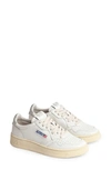Autry Medalist Low Sneaker In Wht/ Sil