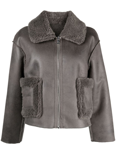 Jakke Sherpa Shearling Reversible Jacket In Grey