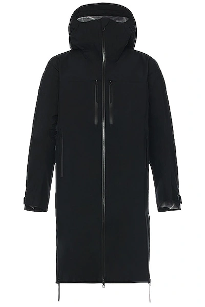 Salomon 11 By Boris Bidjan Saberi Coat In Deep Black