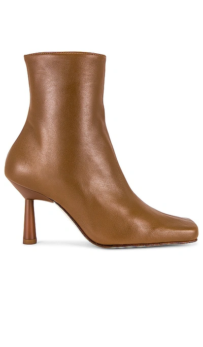 Alohas Frappe Ankle Boots In Camel