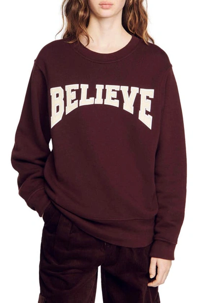 Sandro Sweatshirt Mit Print In Bordeaux