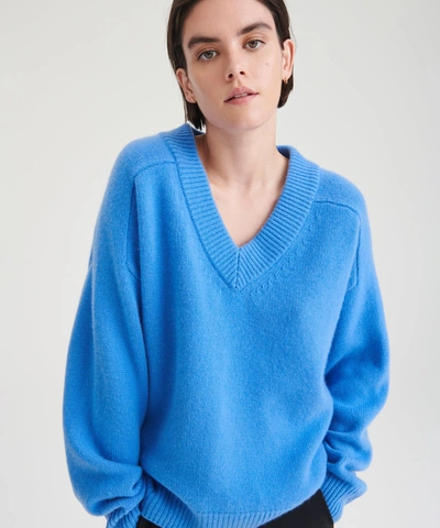 Naadam Super Luxe Cashmere V-neck Sweater In Azure Blue