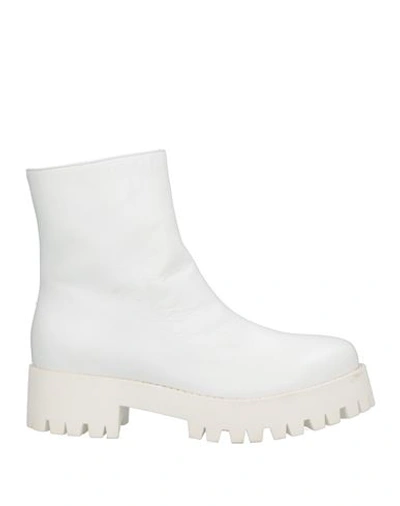 Société Anonyme Woman Ankle Boots White Size 6 Soft Leather