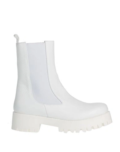 Société Anonyme Woman Ankle Boots White Size 8 Soft Leather