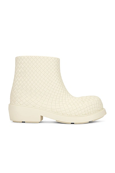 Bottega Veneta Biogum Fireman Ankle Boot In Sea Salt