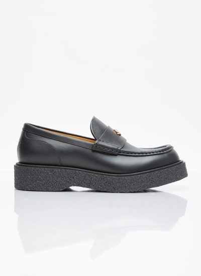 Gucci Logo Plaque Leather Loafers In Black