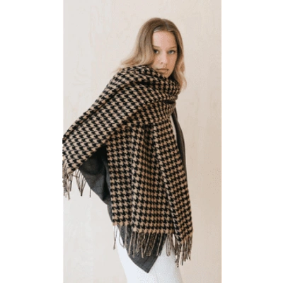 Tbco Lambswool Blanket Scarf In Camel Houndstooth In Brown