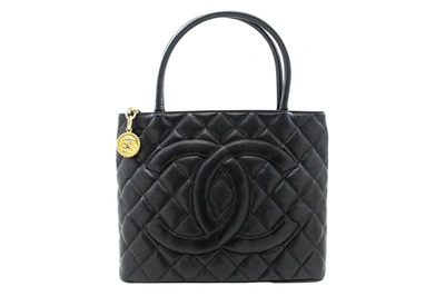 Pre-owned Chanel Medaillon Leather Shoulder Bag () In Black