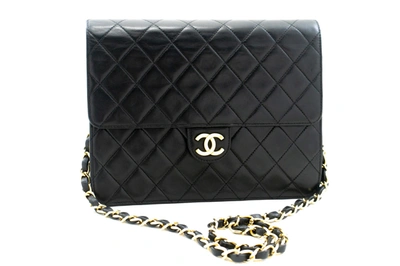 Pre-owned Chanel Quilted Leather Shoulder Bag () In Black
