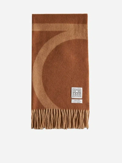 Totême Monogram Wool Scarf In Camel