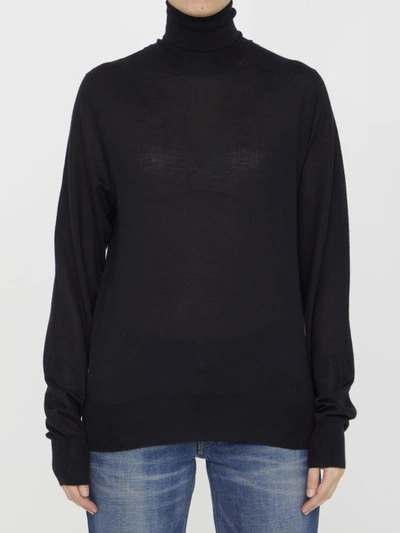 The Row Eva Cashmere Turtleneck Top In Black