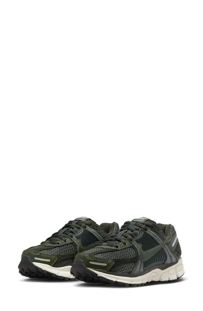 Nike Zoom Vomero 5 Sneaker In Green