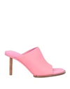 Jacquemus Mismatched Slide Sandal In Pink