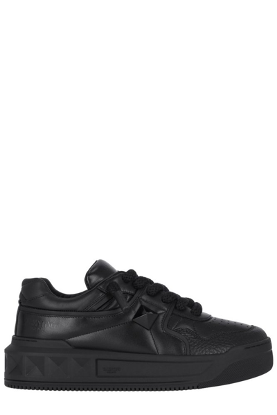 Valentino Garavani One Stud Brand-embossed Leather Low-top Trainers In Black