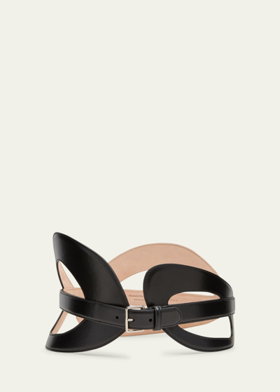 Alexander Mcqueen The Curved Leather Belt In Black