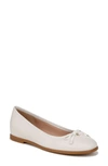 Naturalizer Essential Skimmer Flat In Warm White Leather