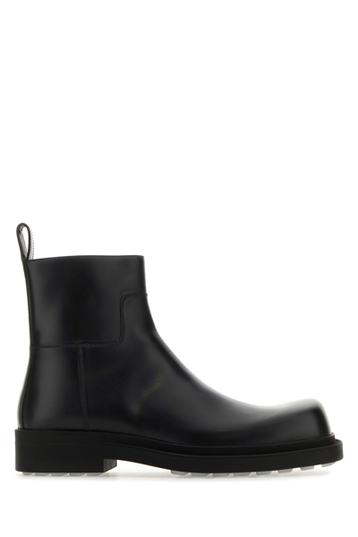 Bottega Veneta Ben Leather Ankle Boots In Black