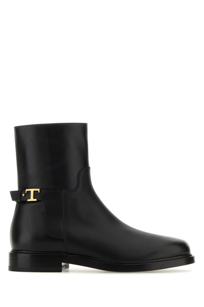 Tod's Round Toe Leather Ankle Boots