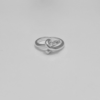Ruddock Promise Knotted Ring In Grey