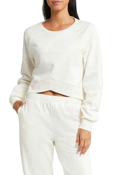 Beyond Yoga Uplift Cropped Pullover In Fresh Snow
