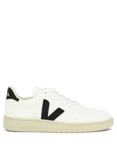 Veja V-10 Trainers In White,black