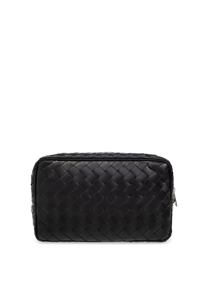 Bottega Veneta Intrecciato Zipped Handbag In Black