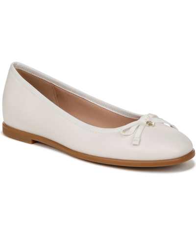 Naturalizer Essential Ballet Flats In Warm White Leather