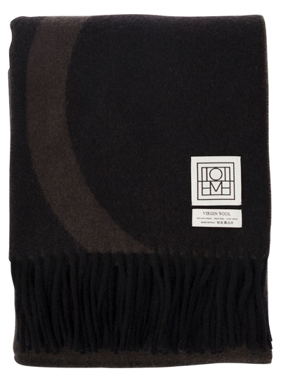 Totême Monogram Jacquard Wool Scarf In Grey