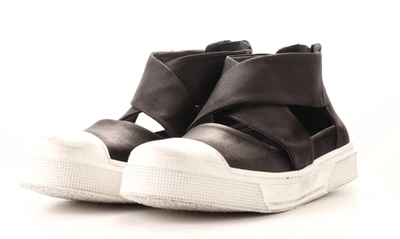 Lofina Point Bianco Sneakers In Nero In Black