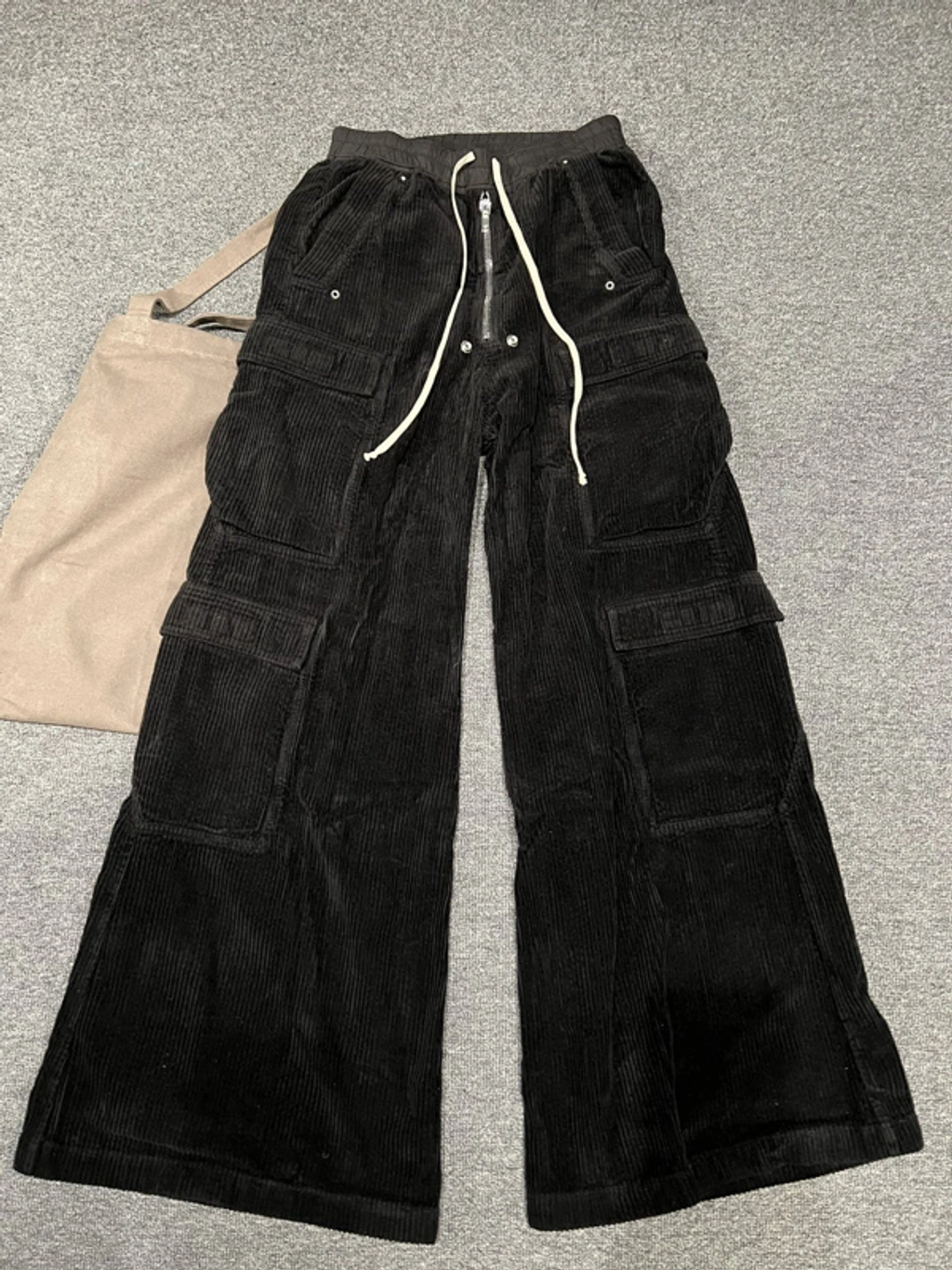 パンツ Rick owens drkshdw Corduroy cargo pants Rick Owens Drkshdw - Corduroy Double Cargo Jumbo Belas Pants | HBX