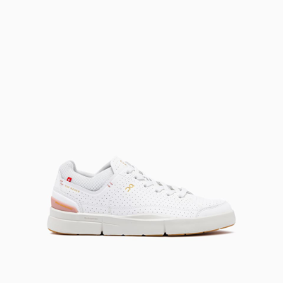 On The Roger Centre Court Sneakers In White | Woodrose
