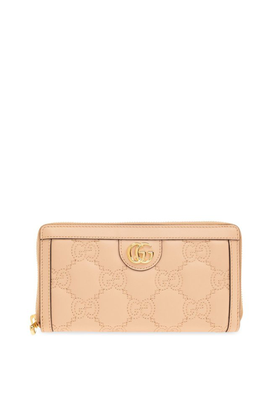 Gucci Logo Plaque Quilted Zipped Wallet In Beige