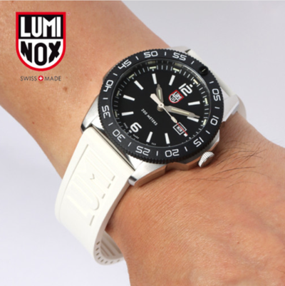 Pre-owned Luminox Pacific Diver Xs.3121 Men's 44mm Carbon Rubber Band Quartz Watch -3color In White(xs.3121.wf)